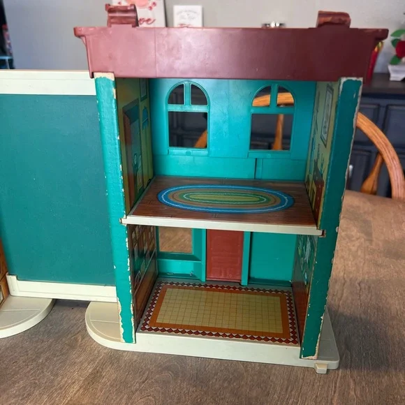 Vintage 1974 Fisher-Price Sesame Street clubhouse with figurines. - Picture 11 of 16